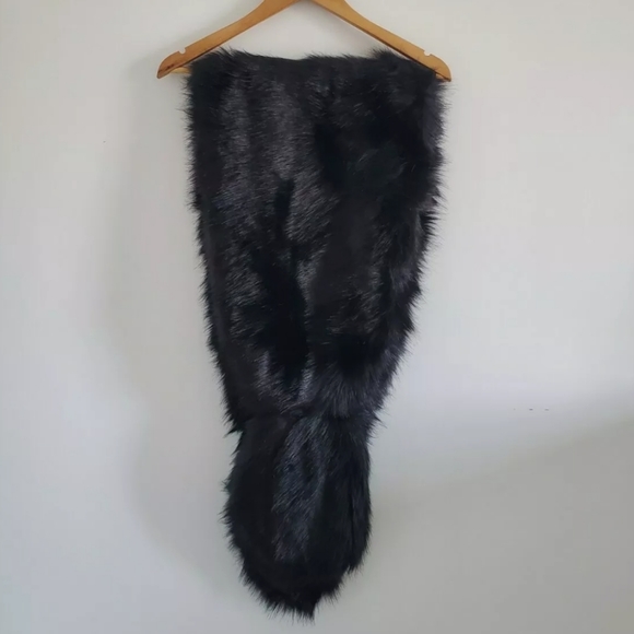 Yaya & Co. Accessories - Yaya & Co. Faux Fur Shawl Wrap Scarf